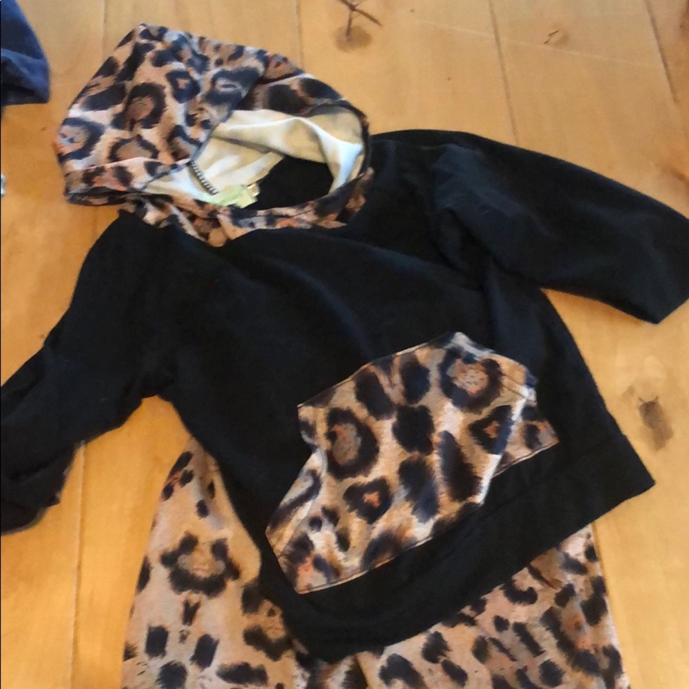 Adorable leopard/black kids outfit